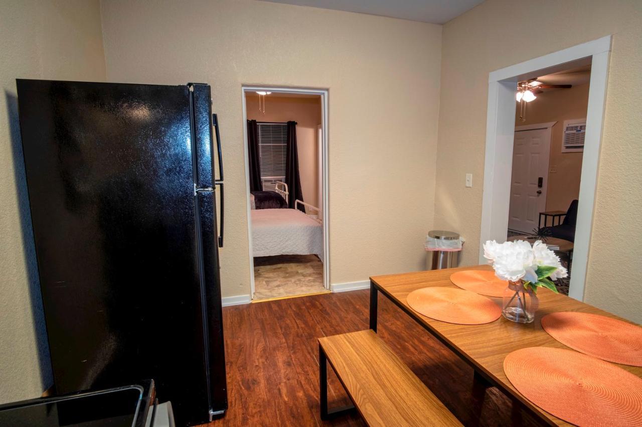 Cozy Downtown Guest House 2BR/1BA Sleeps 8 San Antonio Zewnętrze zdjęcie